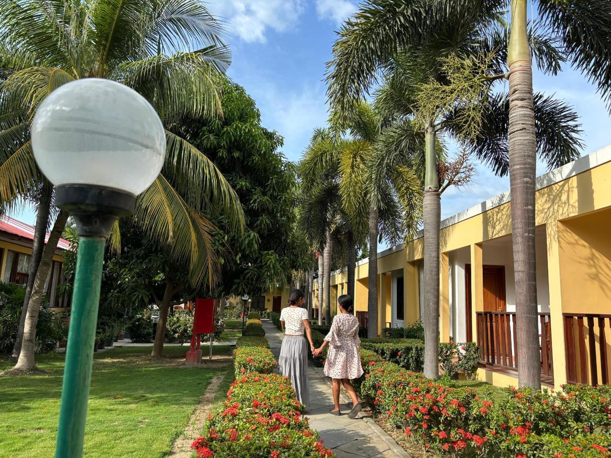 Palm Malinamoc Hotel Dili Exterior photo